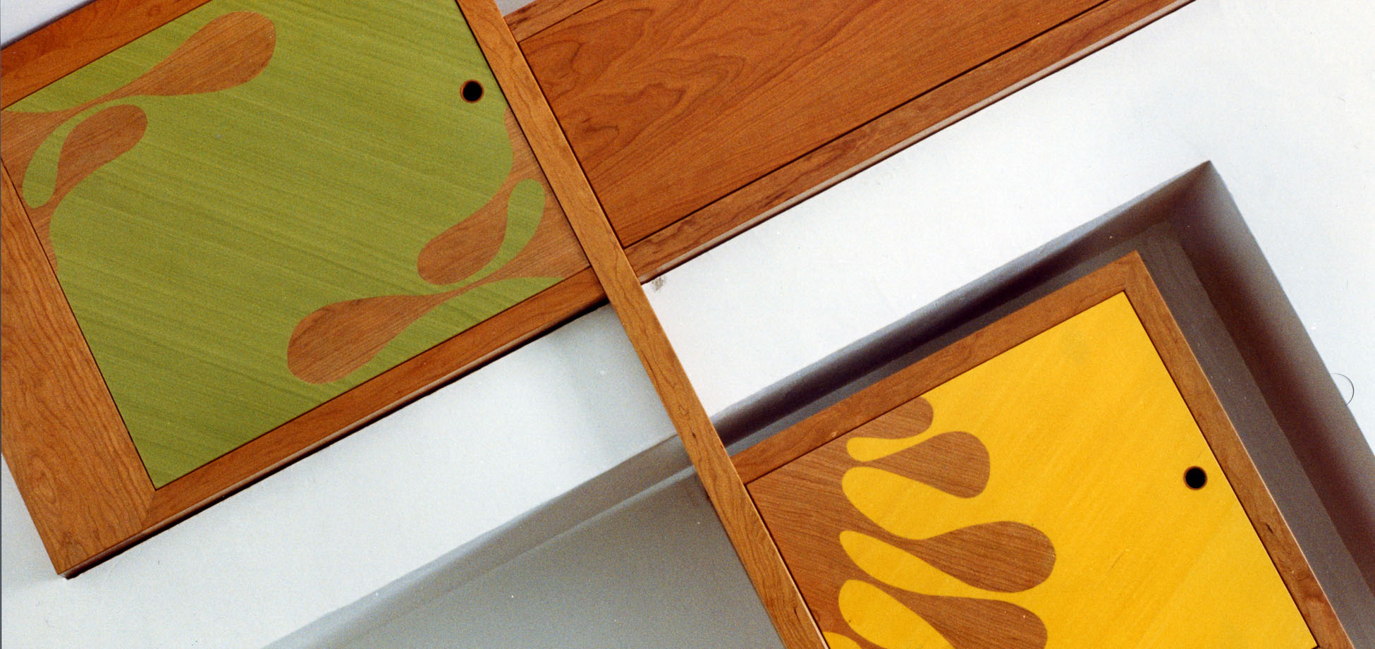 mobile legno ciliegio intarsio ligneo