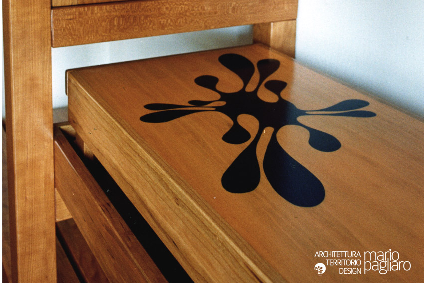 mobile legno ciliegio intarsio ligneo